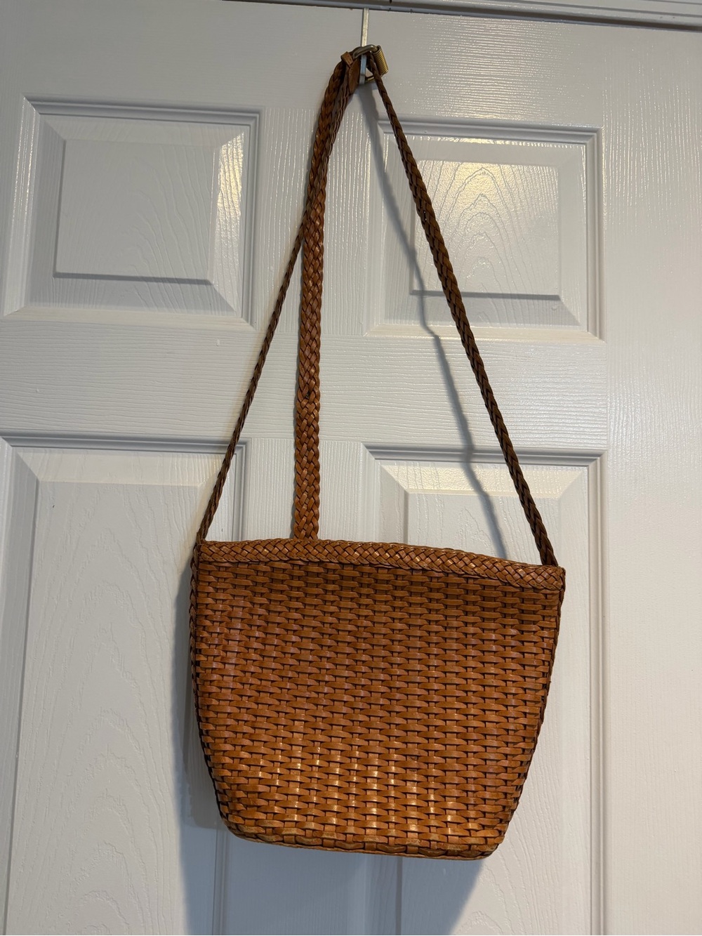 VTG Woven Braided Shoulder Bag in Brown